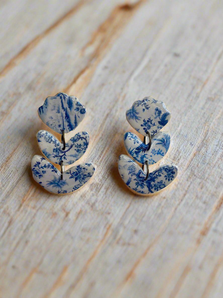 Floral Flower #04S24 Blue Toile Stud Earrings